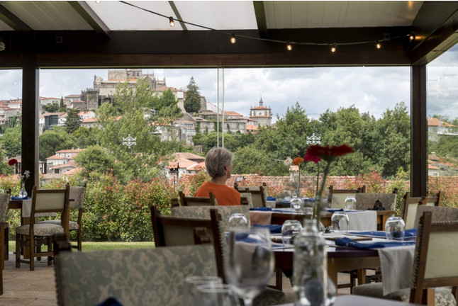 Mesa para dos: Comida o Cena para dos personas en Parador de Tui (Pontevedra)