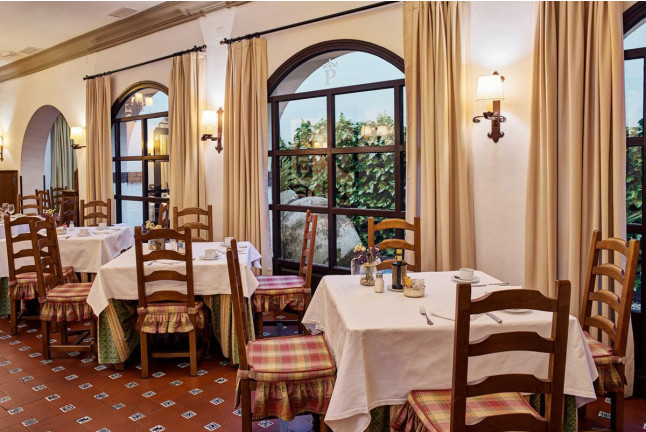 Mesa para dos: Comida o Cena para dos personas en Parador de Úbeda (Jaén)