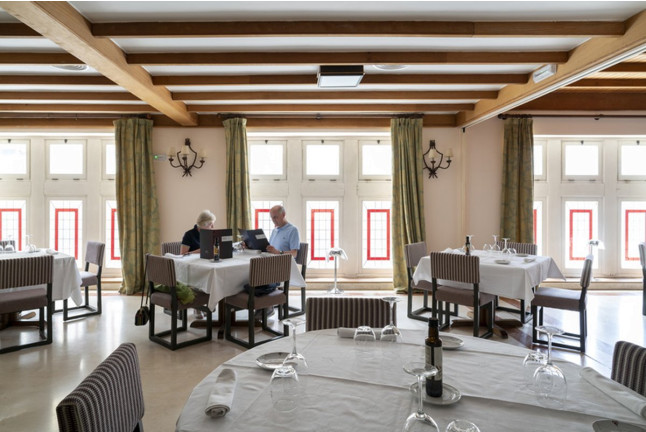 Mesa para dos: Comida o Cena para dos personas en Parador de Vilalba (Lugo)