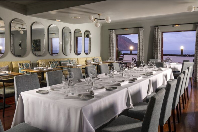 Mesa para dos: Comida o Cena para dos personas en Parador de El Hierro (Santa Cruz de Tenerife)
