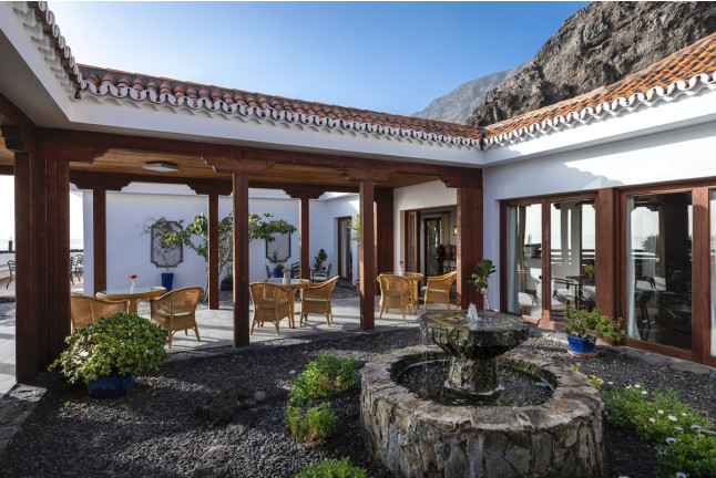 Mesa para dos: Comida o Cena para dos personas en Parador de El Hierro (Santa Cruz de Tenerife)