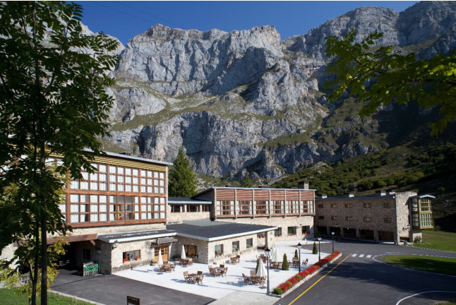 Mesa para dos: Comida o Cena para dos personas en Parador de Fuente Dé (Cantabria)