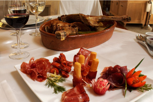 Mesa para dos: Comida o Cena para dos personas en Parador de La Granja (Segovia)