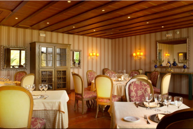 Mesa para dos: Comida o Cena para dos personas en Parador de Mazagón (Huelva)