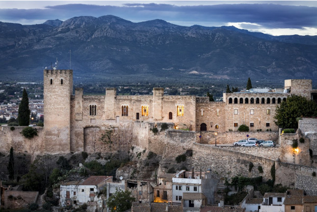 Mesa para dos: Comida o Cena para dos personas en Parador de Tortosa (Tarragona)
