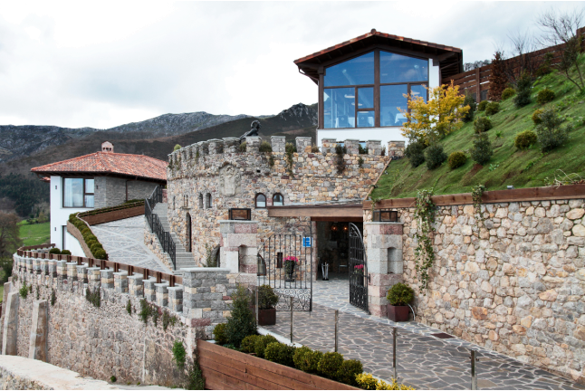 Menú Puebloastur: Comida o Cena para dos en Restaurante PuebloAstur Eco-Resort, Hotel & Wellness 5* (Parres, Asturias)