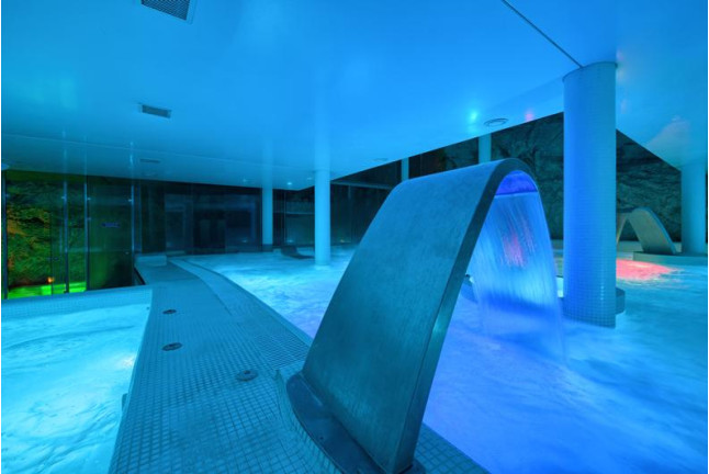Circuito Spa, Masaje Manual, Comida o Cena en Restaurante Río Deva para dos en Balneario la Hermida 4* (Cantabria)