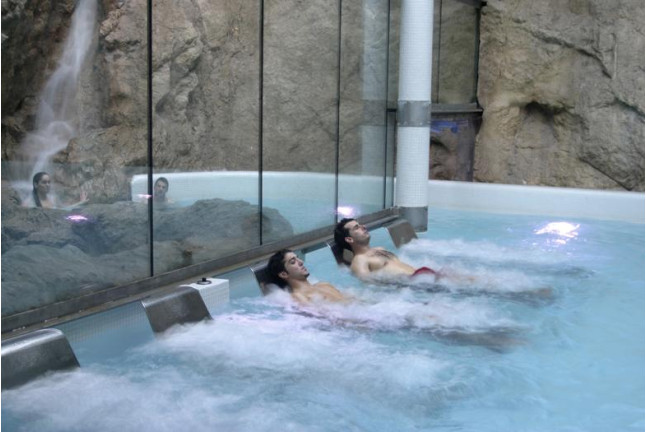 Circuito Spa, Masaje Manual, Comida o Cena en Restaurante Río Deva para dos en Balneario la Hermida 4* (Cantabria)