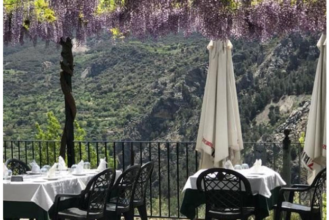 Comida o Cena para dos en Restaurante Abrasador Las Lomas (Güéjar Sierra, Granada)