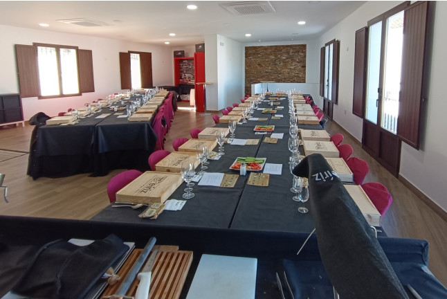 Ruta del Jabugo: Visita Guiada a la Dehesa, los Secaderos y a Bodegas Naturales con Cata de Jamón para dos (Corteconcepción, Huelva) 