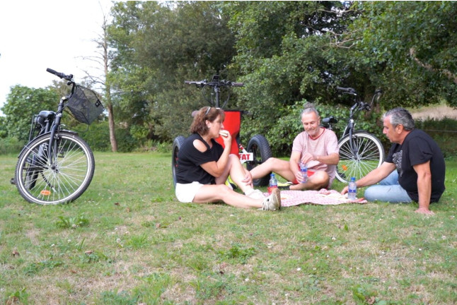 Experiencia Exclusiva Aladinia: Ruta Inclusiva en Bicicleta Eléctrica con Picnic y Comida (Candás, Asturias)