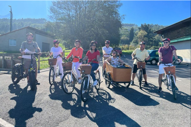 Experiencia Exclusiva Aladinia: Ruta Inclusiva en Bicicleta Eléctrica con Picnic y Comida (Candás, Asturias)
