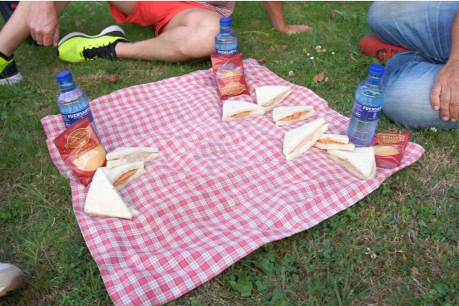 Experiencia Exclusiva Aladinia: Ruta Inclusiva en Bicicleta Eléctrica con Picnic y Comida (Candás, Asturias)