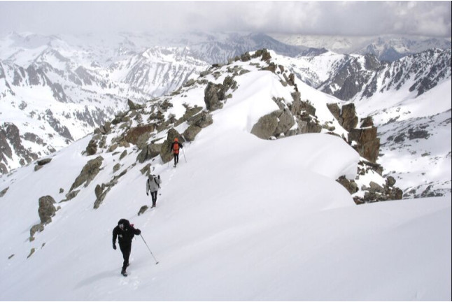 Ruta en Raquetas de Nieve para dos en el Parque Natural de Ubiñas (Asturias)