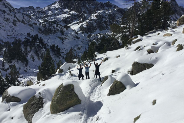 Ruta con Raquetas de Nieve por el Estany de Sant Maurici (Lleida)