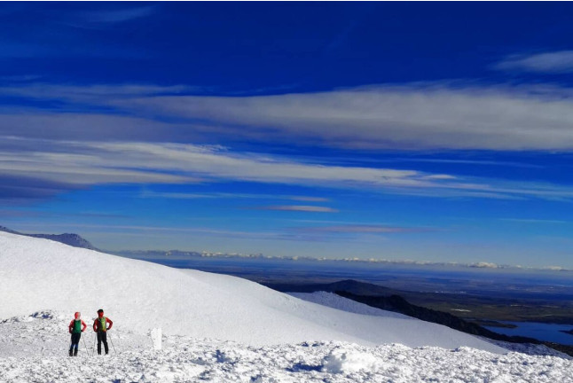 Ruta en Raquetas de Nieve, Construcción de Iglús y Paseo en Trineo (Madrid)