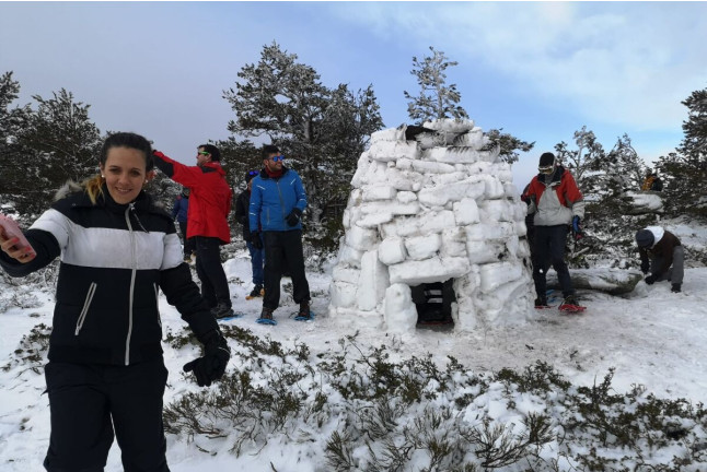 Ruta en Raquetas de Nieve, Construcción de Iglús y Paseo en Trineo (Madrid)