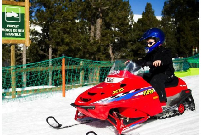 Ruta en Moto de Nieve para Niños en Naturlandia (Andorra)