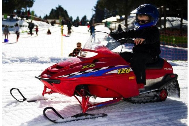 Ruta en Moto de Nieve para Niños en Naturlandia (Andorra)