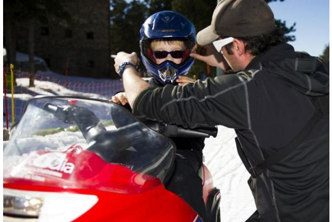 Ruta en Moto de Nieve para Niños en Naturlandia (Andorra)