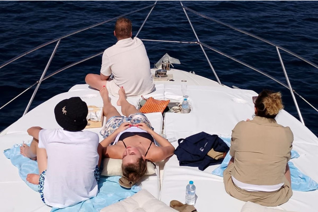 Salida en Barco con Avistamiento de Delfines (Manilva, Málaga)