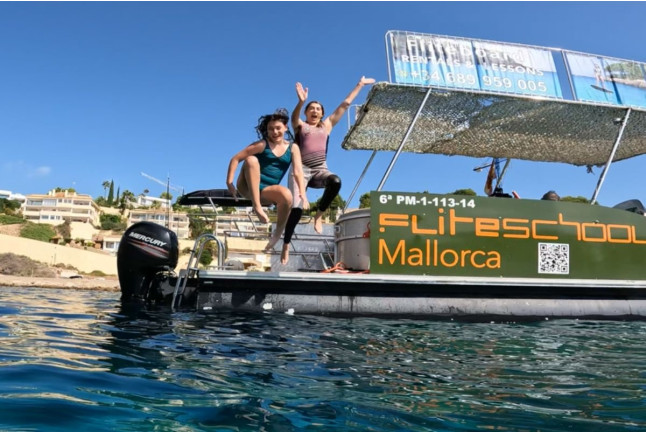 Salida Privada en Barco con Paddle Surf, Snorkel y Paradas de Baño (Palmanova, Mallorca)