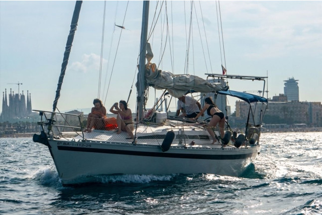 Salida Privada en Barco por el Skyline de Barcelona (Badalona, Barcelona)