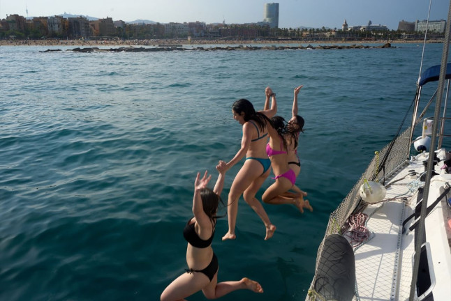 Salida Privada en Barco por el Skyline de Barcelona (Badalona, Barcelona)