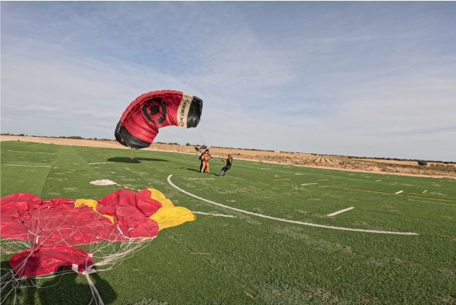 Salto Tándem en Paracaídas para dos desde 4500 metros (Casas de Los Pinos, Cuenca)