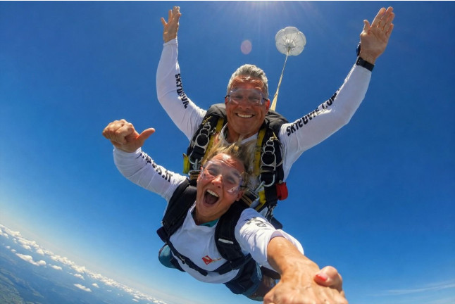 Salto Tándem de 4000 Metros con Opción de Fotos y Vídeo (Lasclaveries, Francia)