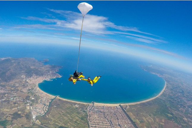 Salto en Paracaídas Exclusivo desde 5000 m con Fotos y Vídeo (Empuriabrava, Girona) - TANDEM PLATINIUM
