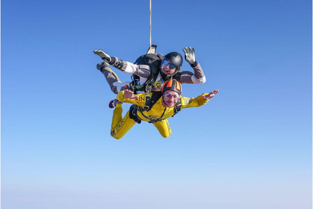Salto en Paracaídas Tándem PLATINO desde 4.000 metros con Fotos y Vídeo (Sevilla)