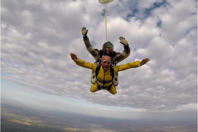 Salto en Paracaídas Tándem PLATINO desde 4.000 metros con Fotos y Vídeo (Sevilla)