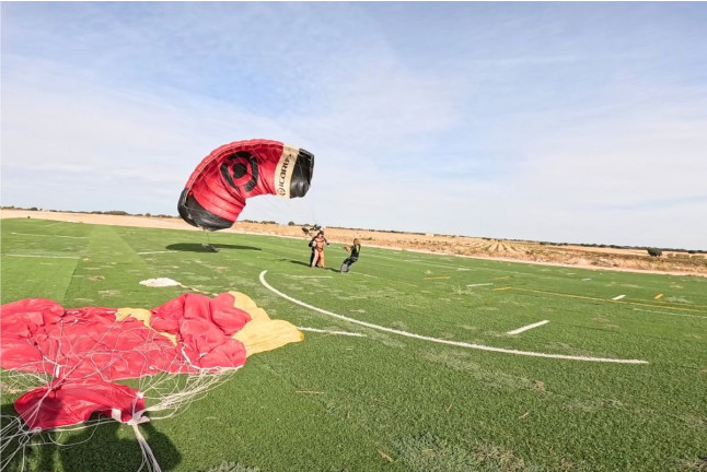 Salto Tándem en Paracaídas desde 4500 metros (Casas de Los Pinos, Cuenca)