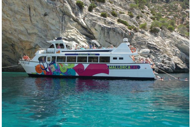 Day at Sea: Salida en Catamarán y Comida (Mallorca)
