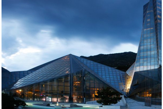 Escapada Relax: Inúu, Hotel 4*, Circo del Sol y Caldea (Andorra)