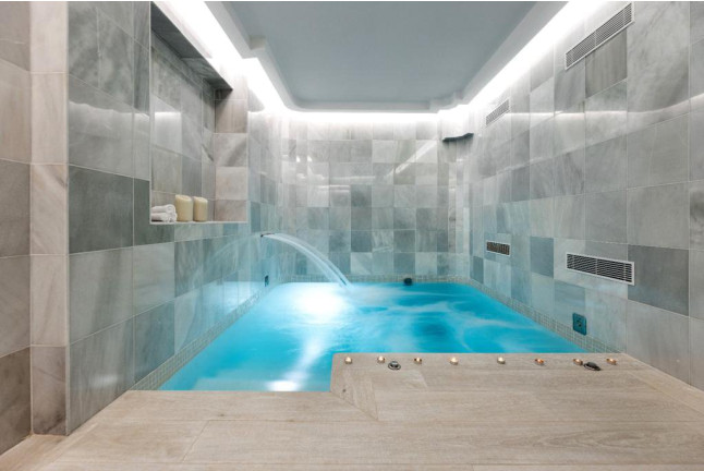 Circuito Spa Privado en Pareja con Cava en Spa Seda Club 5* (Granada)