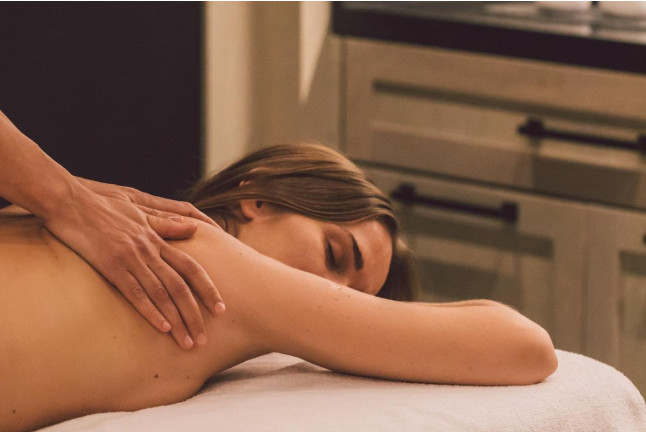 Zona de Aguas y Deep Tissue Massage en Seventy Spa del Hotel Seventy Barcelona 4* (Barcelona)