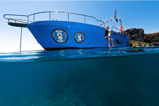 Snorkel Guiado con Monitor y Ruta en Barco por el Norte de Menorca (Puerto de Addaya, Menorca)