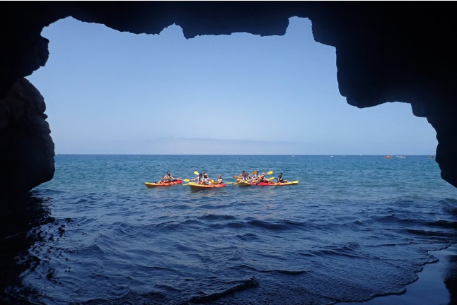 Kayak y Snorkel con Snack y Fotos por Cuevas Marinas (Mogán, Gran Canaria)