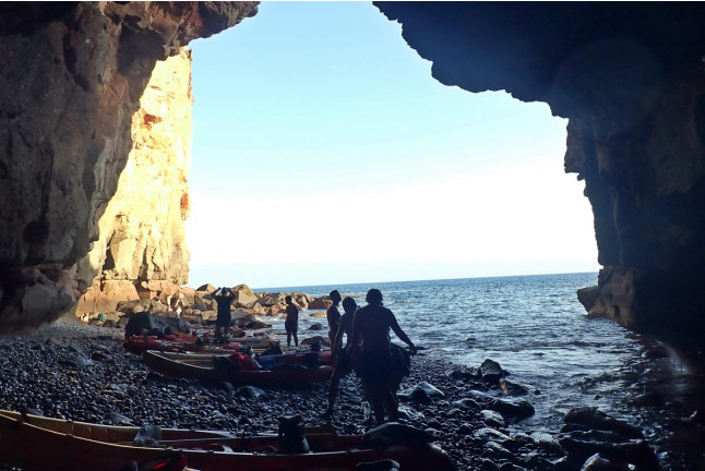 Kayak y Snorkel con Snack y Fotos por Cuevas Marinas (Mogán, Gran Canaria)