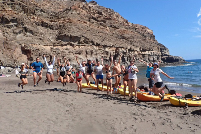 Kayak y Snorkel con Snack y Fotos por Cuevas Marinas (Mogán, Gran Canaria)