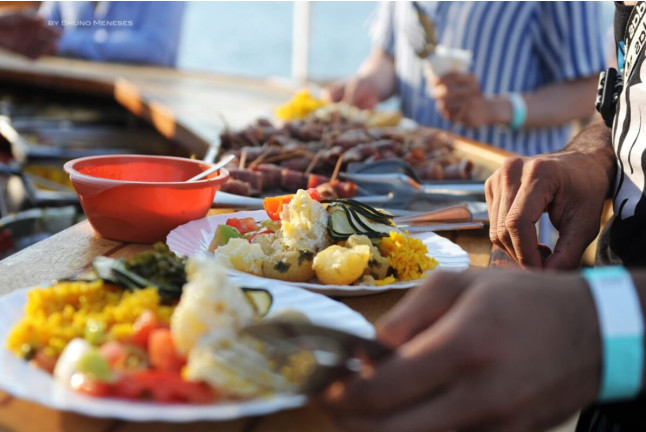 Salida en Barco con Snorkel, Buffet Mediterráneo y Música en Vivo (Palma de Mallorca)