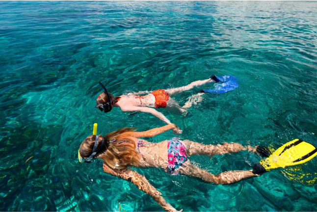 Paseo en Barco por la Costa con Snorkeling (Calella de Palafrugell, Girona)