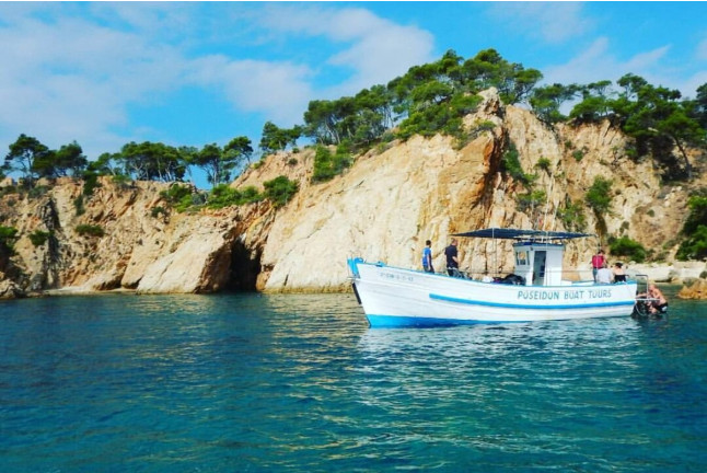 Paseo en Barco por la Costa con Snorkeling (Calella de Palafrugell, Girona)