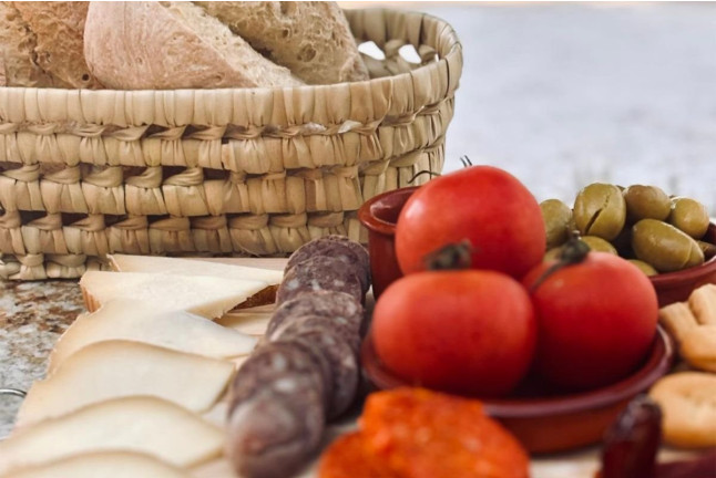 Cata de Vino con Picada de Producto Mallorquín en Bodega SON PRIM (Sencelles, Mallorca)