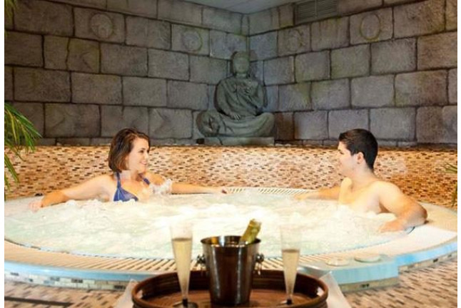Circuito Spa, Masaje y Comida o Cena para dos en Hotel Spa Cádiz Plaza 4* (Cádiz)