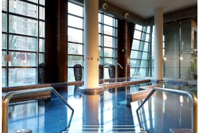 Circuito Spa, Masaje Relajante y Comida o Cena en Caroli Health Club en Hotel 5* (Madrid)
