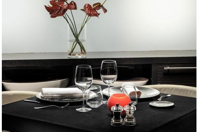 Circuito Spa, Masaje y Cena para dos en Despacio Spa Centre del Hotel H10 Marina 4* (De Lunes a Viernes) (Barcelona)