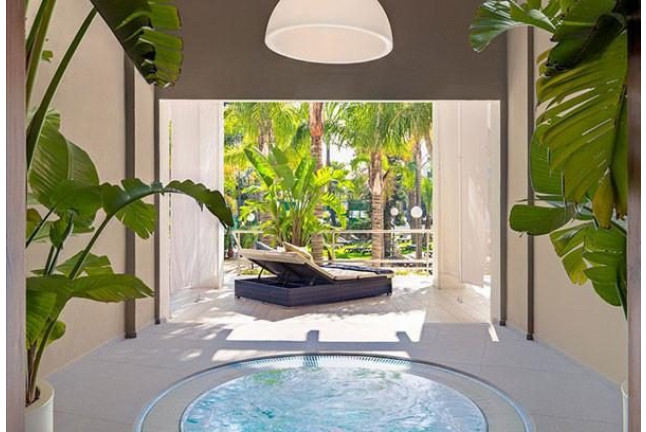 Circuito Spa, Masaje y Acceso a la Terraza Privilege para dos en Hotel H10 Andalucía Plaza 4* (Marbella, Málaga)